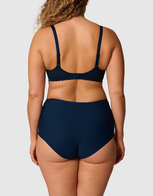 Simone Perele - Subtile Control Full Brief