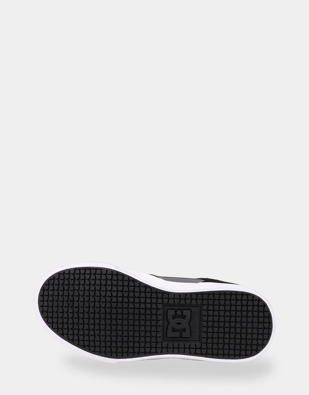 DC Shoes - Boys 8 to 16 Onyx Skate Shoes
