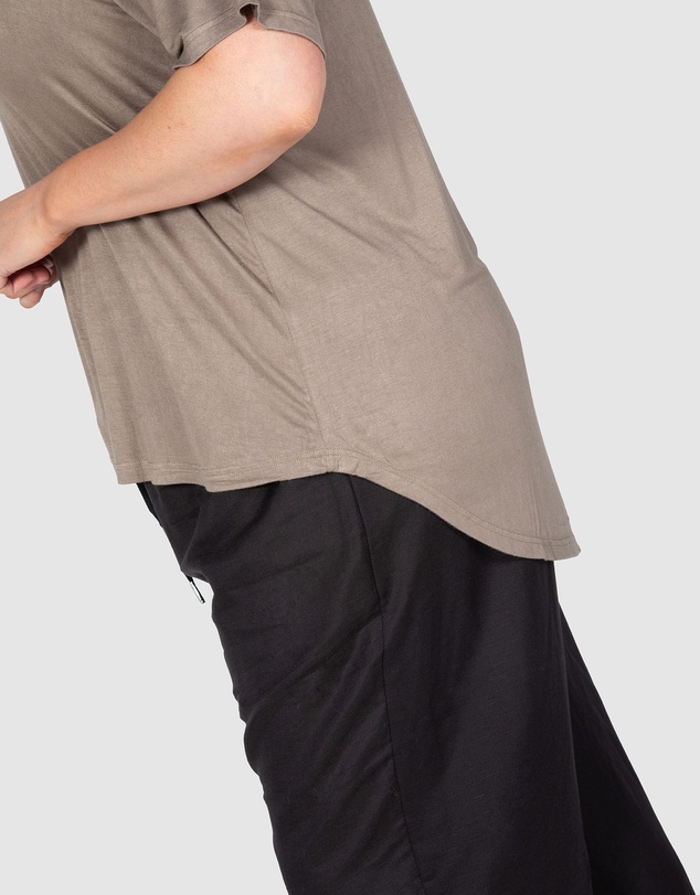 Love Your Wardrobe - Kelly Dipped Hem T-shirt