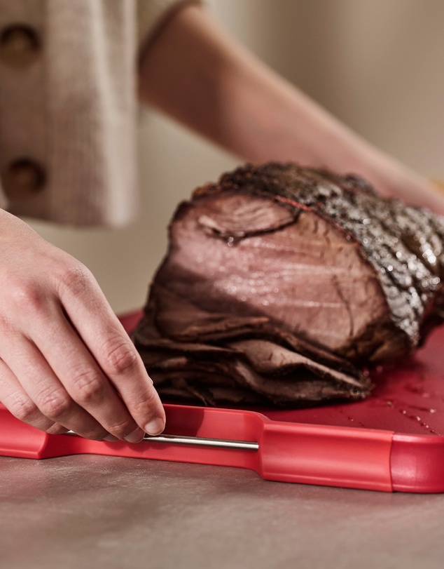 Joseph Joseph - Cut&Carve™ Plus Extra-Large Multi-function Chopping Board (Red)