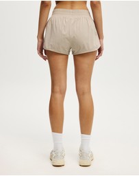 Cotton On Body Active - Active Curve Hem Shorts