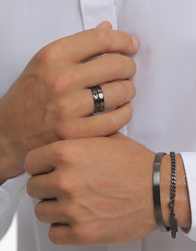 Kuzzoi - ICONIC EXCLUSIVE - Hammered Band Ring Set in Oxidised 925 Sterling Silver