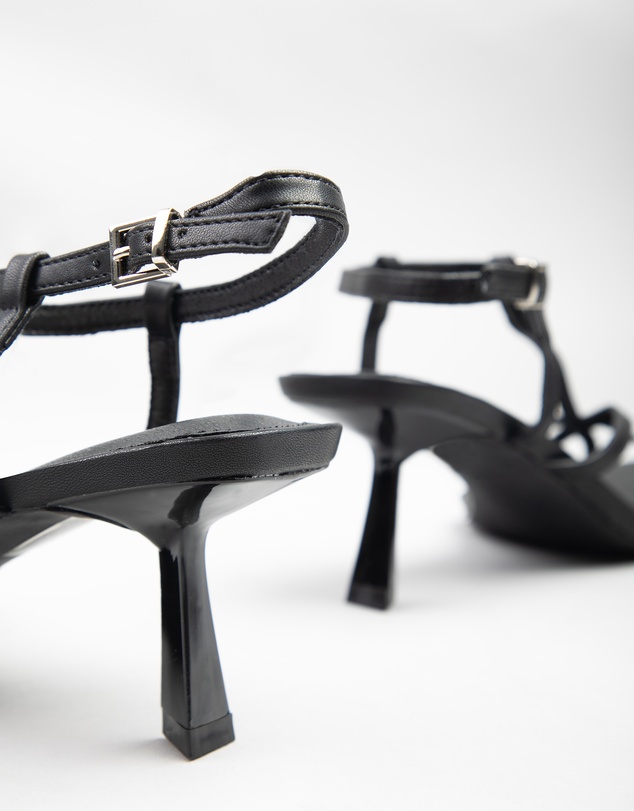 RAID - Layne Pointed Toe Kitten heeled sandals in Black