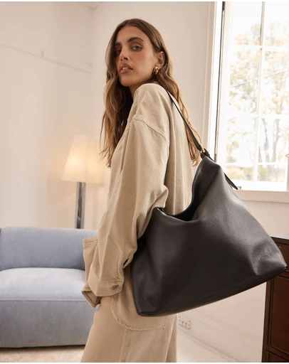 VESTIRSI - Serena Black Leather Hobo Bag