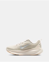 Nike - Vomero 18 - Women's