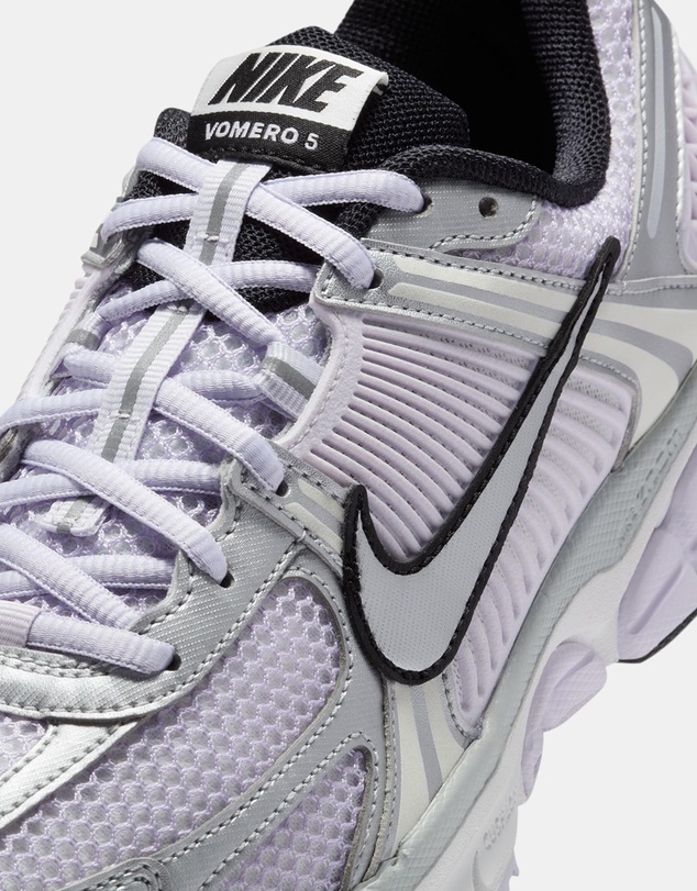 Nike - Zoom Vomero 5 - Women's