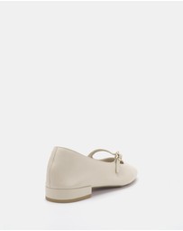 Miss Sofie - Ledger Flats