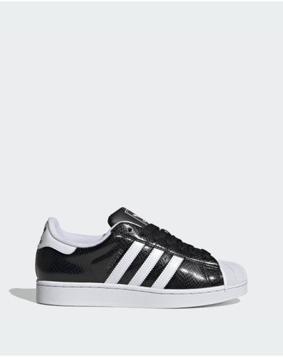Core Black / Cloud White / Cloud White