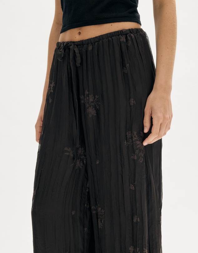 Minima Esenciales - Mila Embroidered Plisse Pants