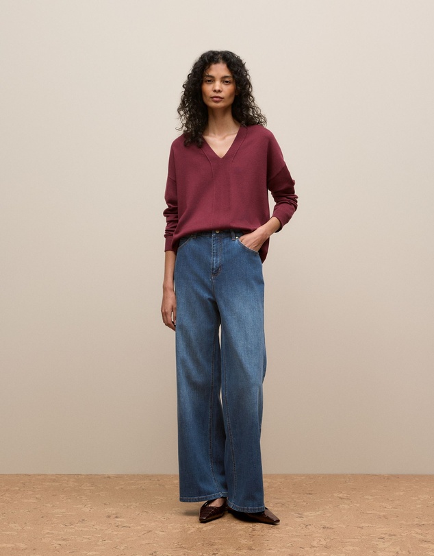 Trenery - Merino V Neck Knit in Auburn