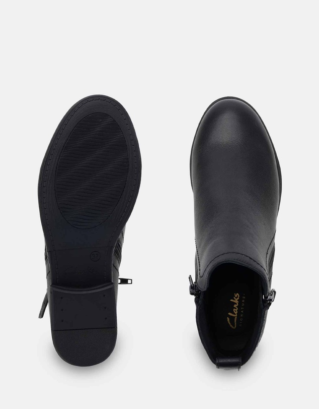 Clarks - Holla Black