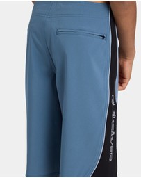 Quiksilver - Boys 8 to 16 Surfsilk Core 19