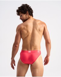 TEAMM8 - Spartacus Sports Brief
