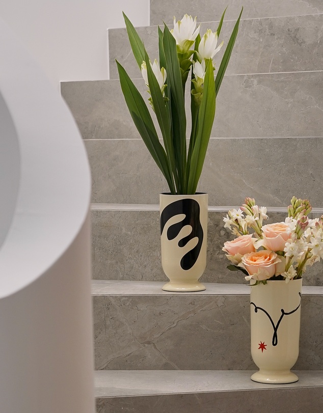 Black Blaze - Bouquet Ceramic Vase