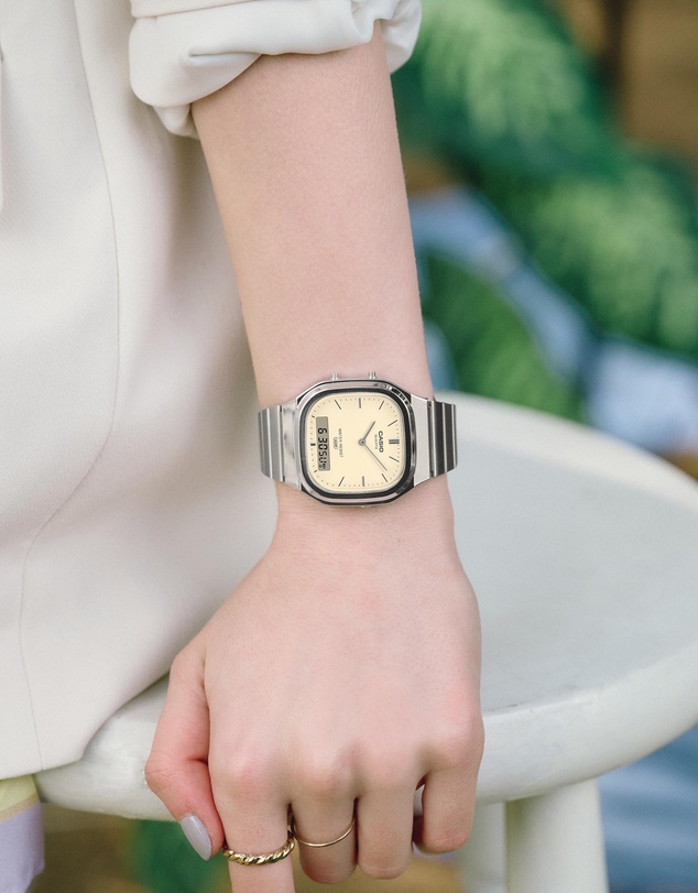 Casio - AQ-240 Warm Tone Colors