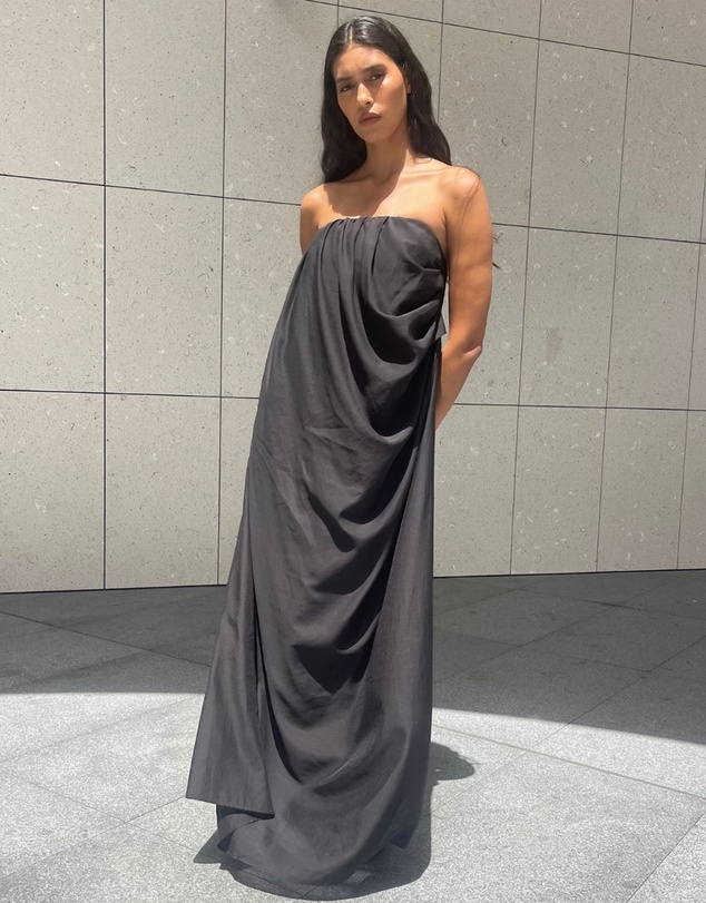 Minima Esenciales - Lana Draped Maxi Dress