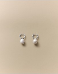 Trenery - Elsa Pearl Hoop Earrings in Silver