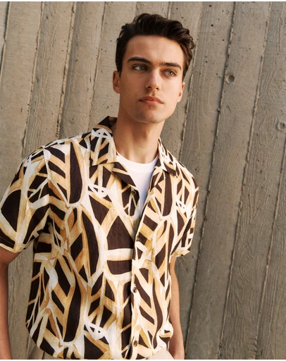 Trenery - Graphic Leaf Linen Short Sleeve Shirt in Bitter Chocolate