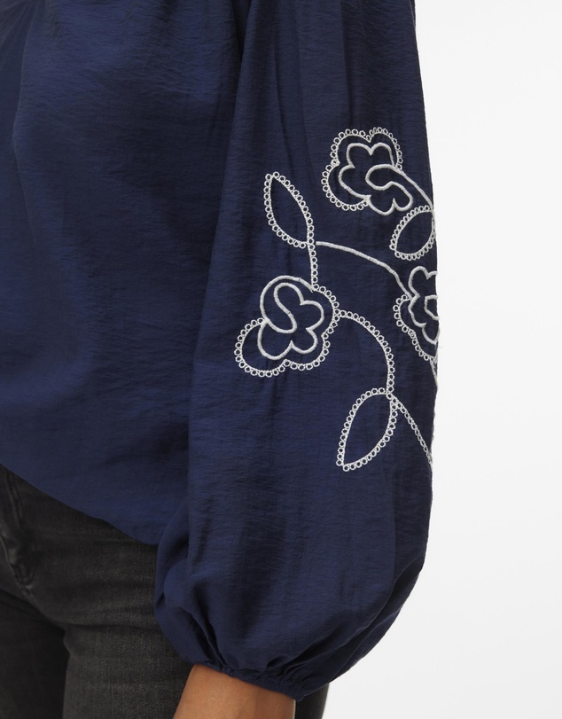 Vero Moda - Anya Embroidered Top