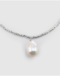 Izoa - Odette Drop Pearl Necklace