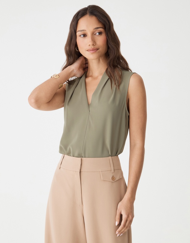Forcast - Alivia 2 V-Neck Top
