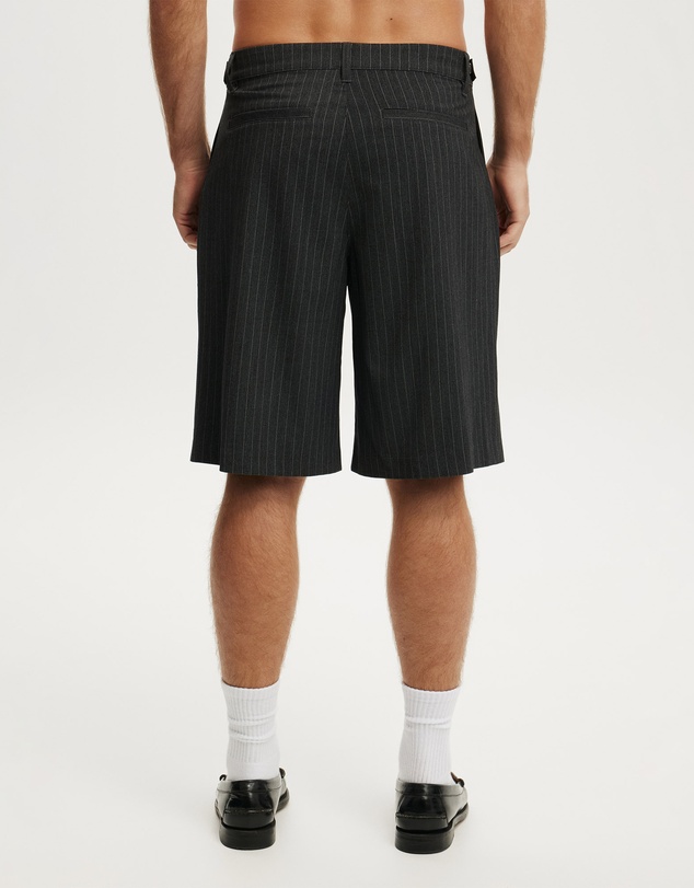 Cotton On - Super Baggy Pleated Short