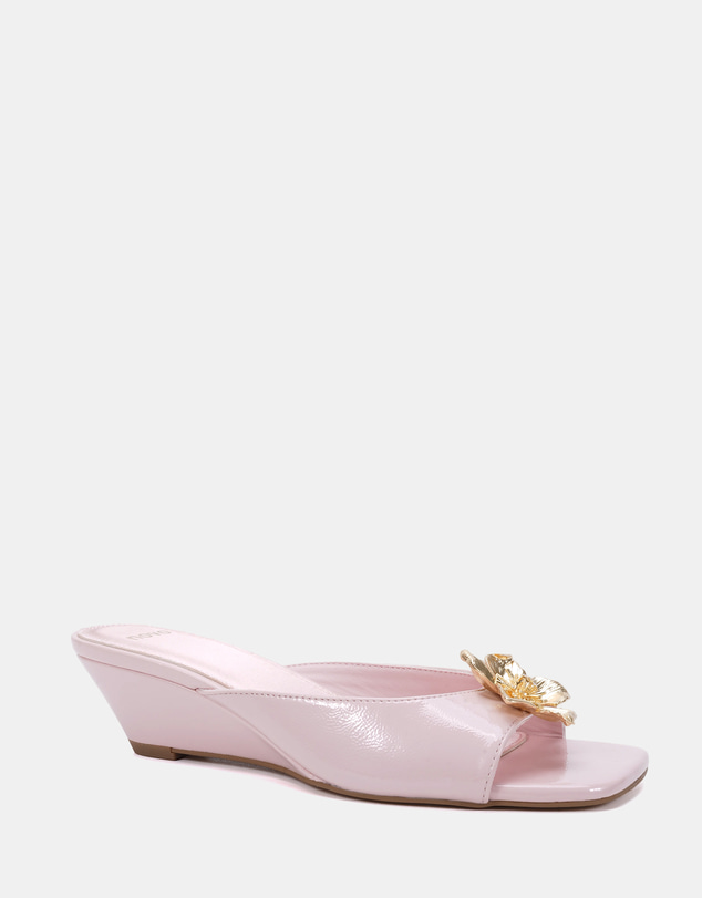Novo - Willodean-With Trim Wedges