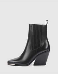 LANA WILKINSON - Cyrus Chelsea Boot