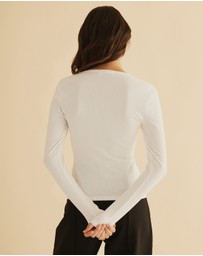 Atmos&Here - Long Sleeve V-Neck Tee