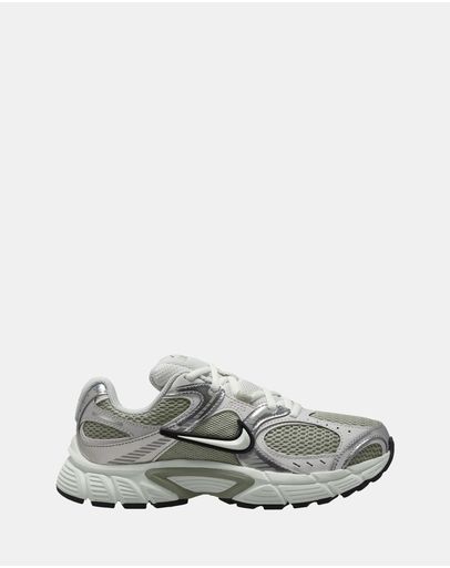 Spruce Fog, Summit White & Metallic Silver