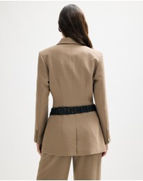 Minima Esenciales - Ise Macrame Belt Blazer