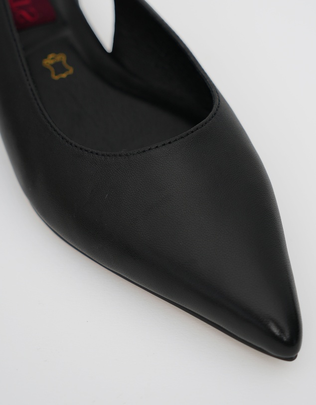 Betts - Wider Fit Chaps Leather Low Heel Pumps