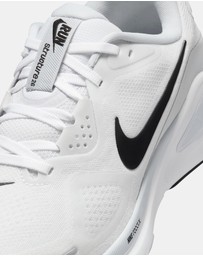 Nike - Structure 26 - Women's