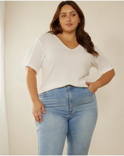 Atmos&Here Curvy - Sasha Waffle V-Neck Tee