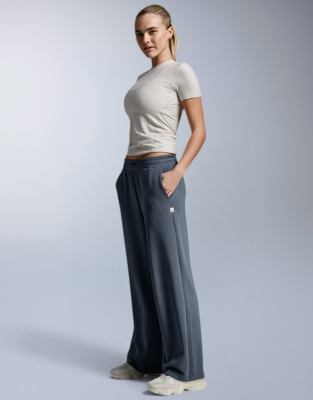 2XU - Wonderluxe Sand Washed Wide Leg Pants