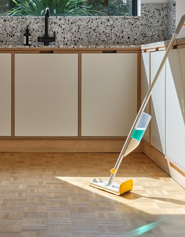 Joseph Joseph - CleanTech™ 2-in-1 Spray Mop