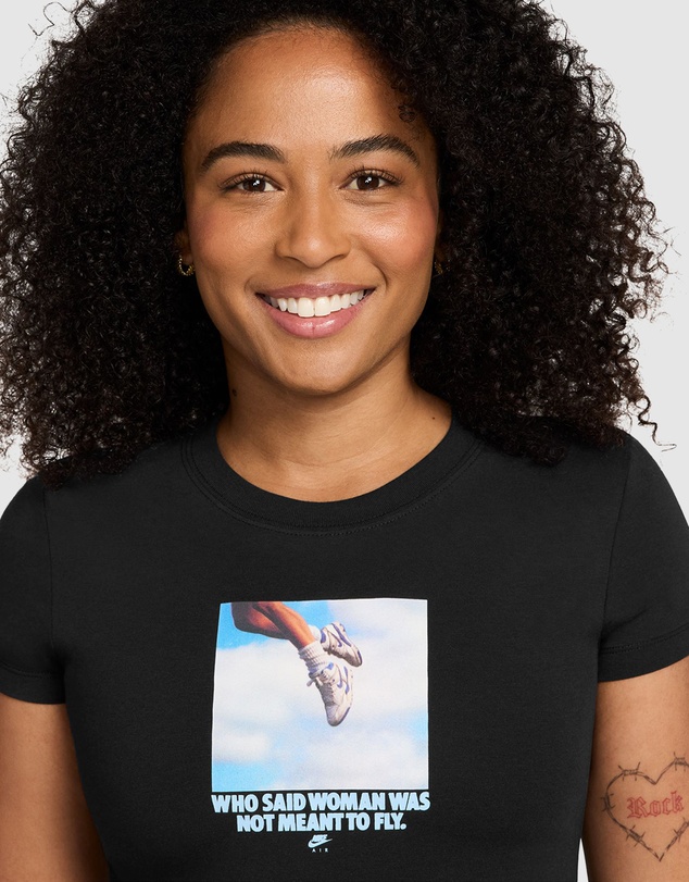 Nike - NSW SS Tee IWD Photo
