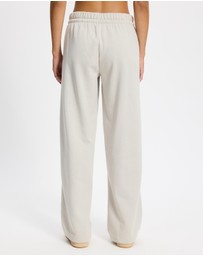 adidas Sportswear - Essentials Small Logo Feel Cozy Open-Hem Pants