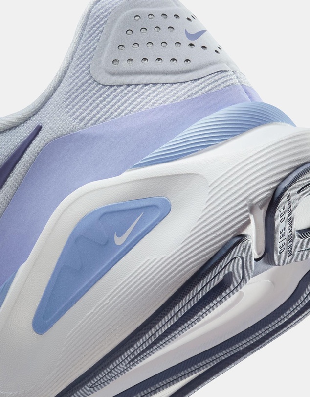 Nike - Structure 26 - Women's