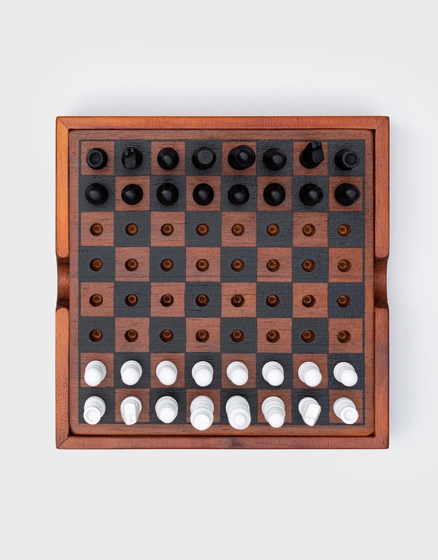 Luckies - Iron & Glory - Chess & Checkers