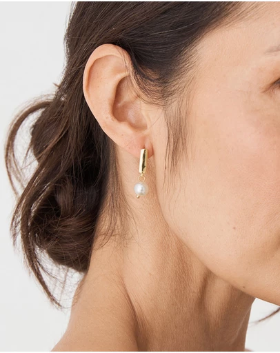Forcast - Mila Pearl Huggie Earrings