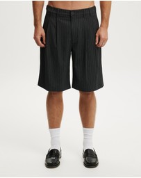 Cotton On - Super Baggy Pleated Short