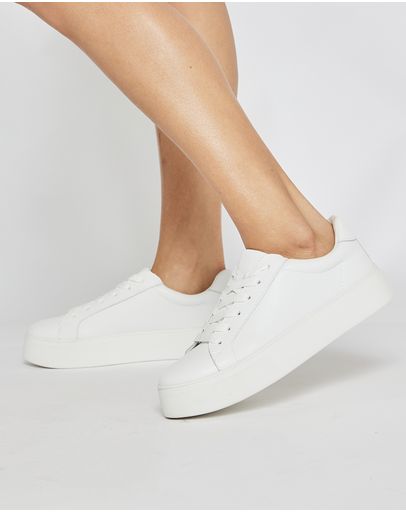 WHITE GLOVE