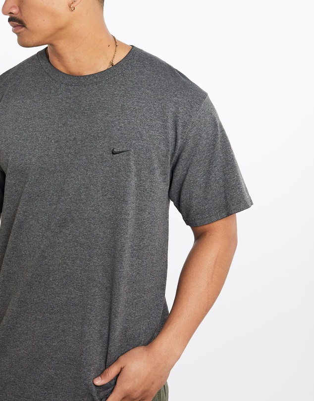 Vintage by The Real Deal - Pre Loved - Vintage Nike Tee