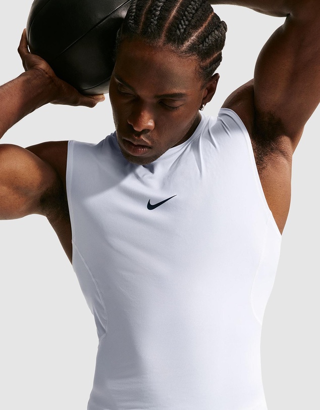 Nike - Nike Pro Dri-FIT Tight Sleeveless Fitness Top