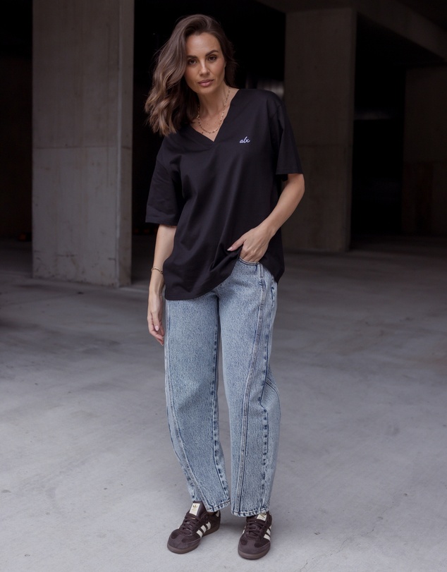 ALEXANDRA - Avara V-Neck T-Shirt Black