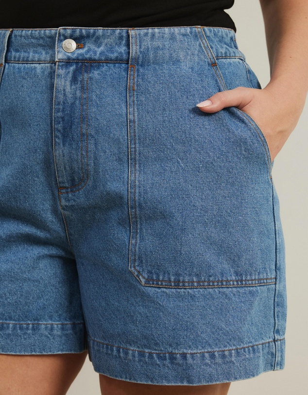 Atmos&Here Curvy - Samira Relaxed Denim Shorts