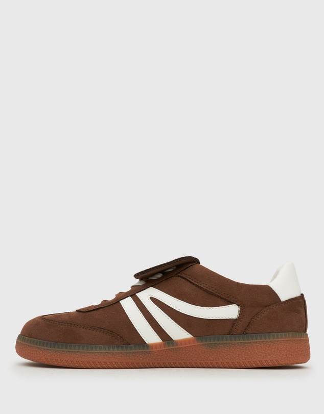 Betts - Wider Fit Butterscotch Low-Top Lace-Up Sneakers