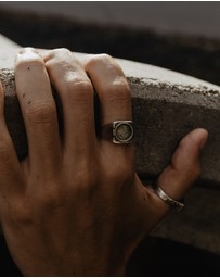 SUE THE BOY - Cordelia Signet Ring 