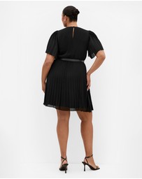 City Chic - Plus size Newberry Street Pleat Dress - black